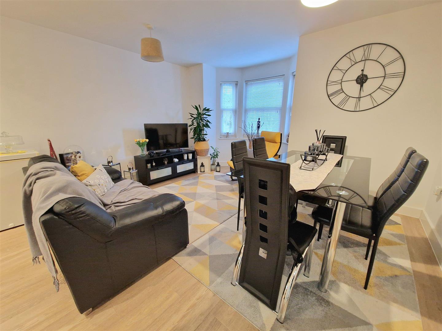 2 bed property in Warwick Avenue, Bedford